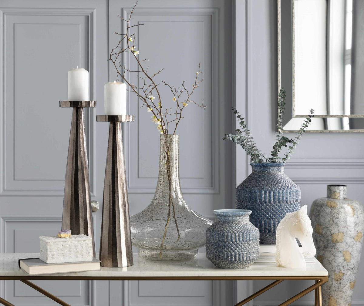 Liliongan Decorative Accent